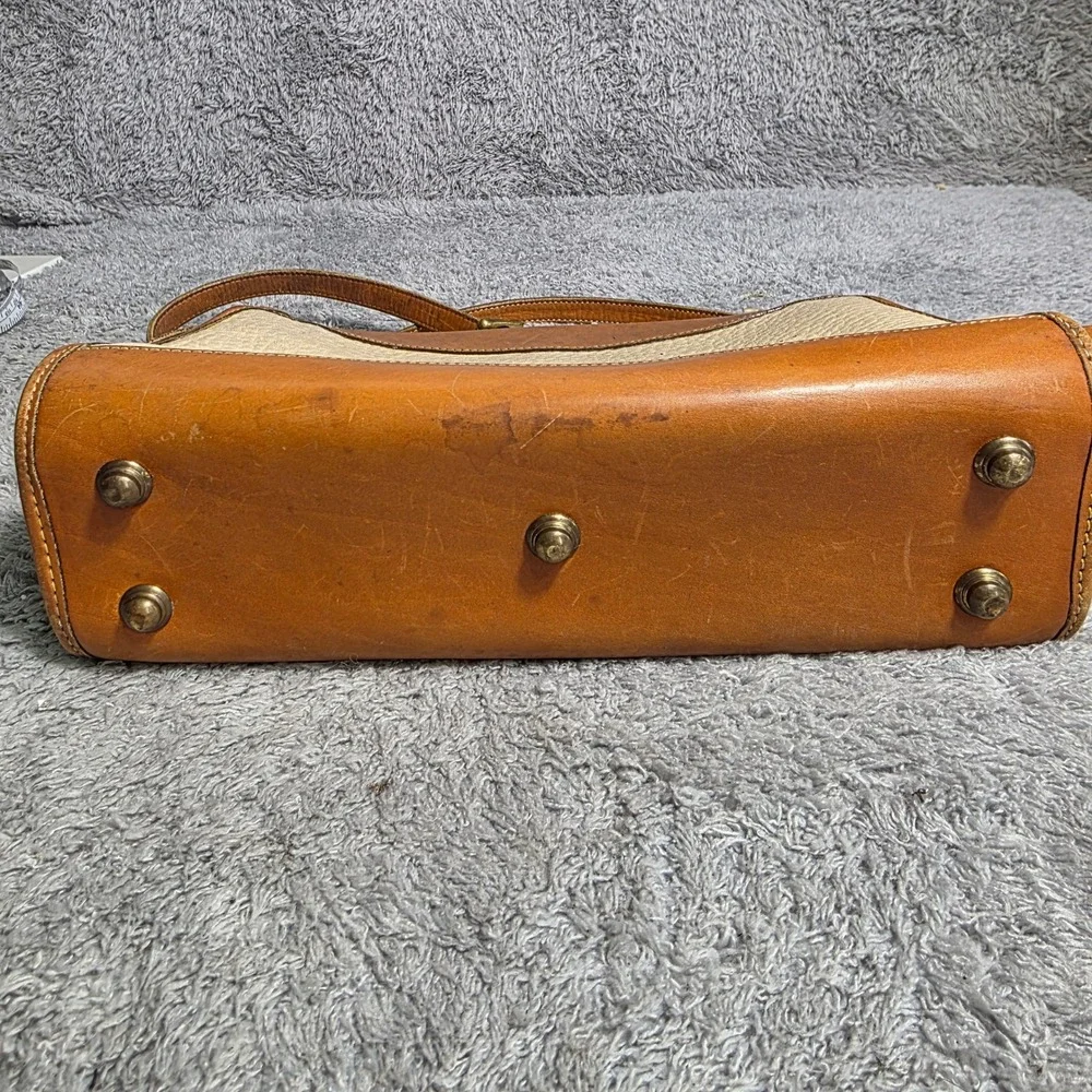 VTG Dooney & Bourke Cream Brown All Weather Leather‎ Shoulder Bag Duck Charm USA